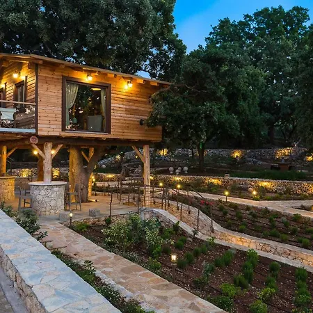 Stolidi Mou Treehouse
